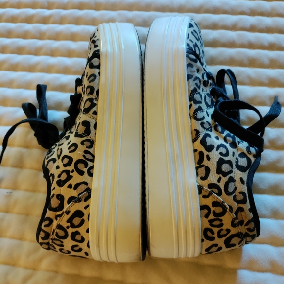 Cute to the core cheetah print sneakers - Picture 2 of 6